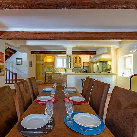 Domaine La Yole Wine Villa *