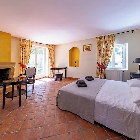 Domaine La Yole Wine Villa *